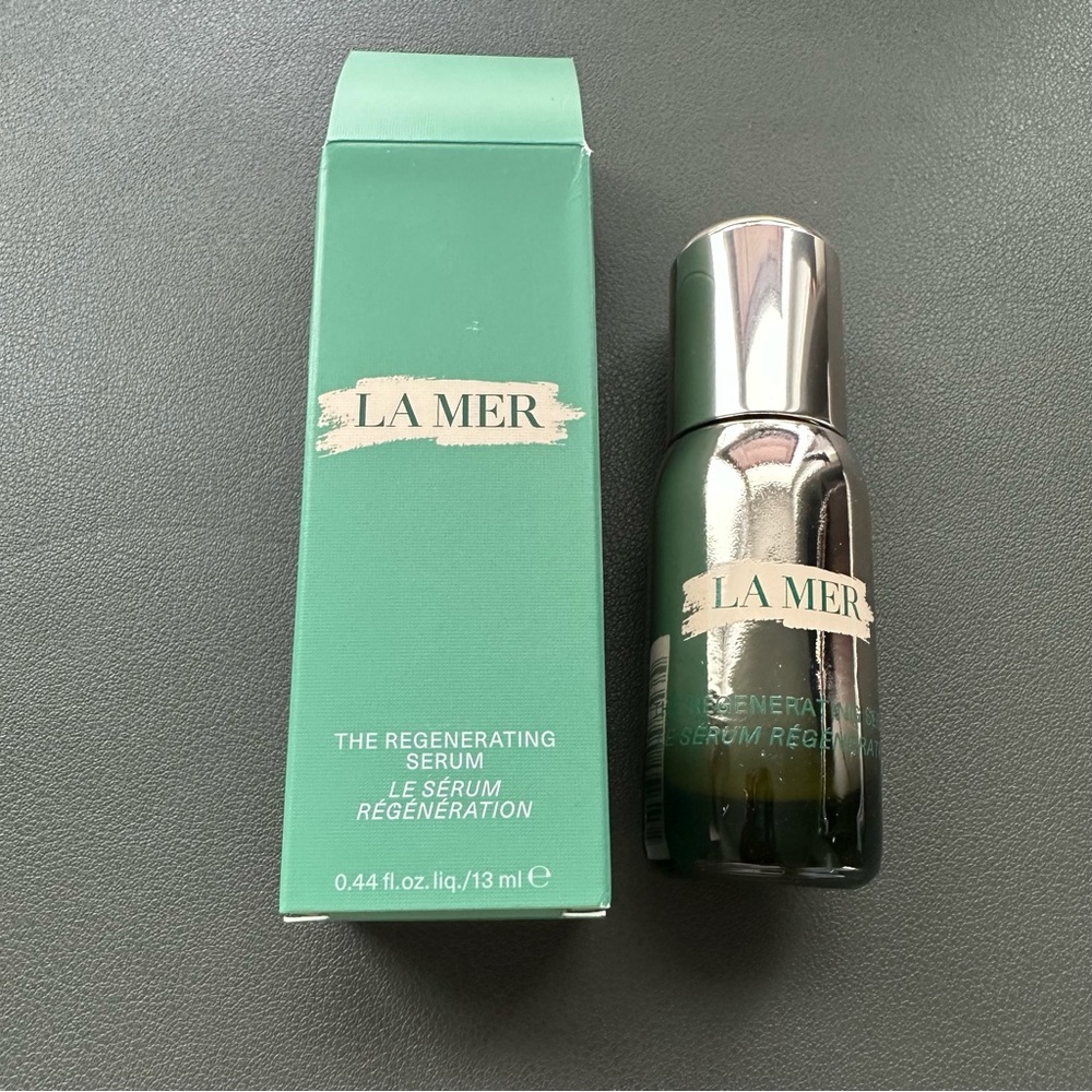 SOLD La Mer Regenerating Serum Deluxe Sample